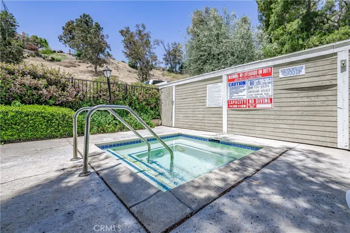 22137 Burbank Boulevard 7, Woodland Hills, California 91367