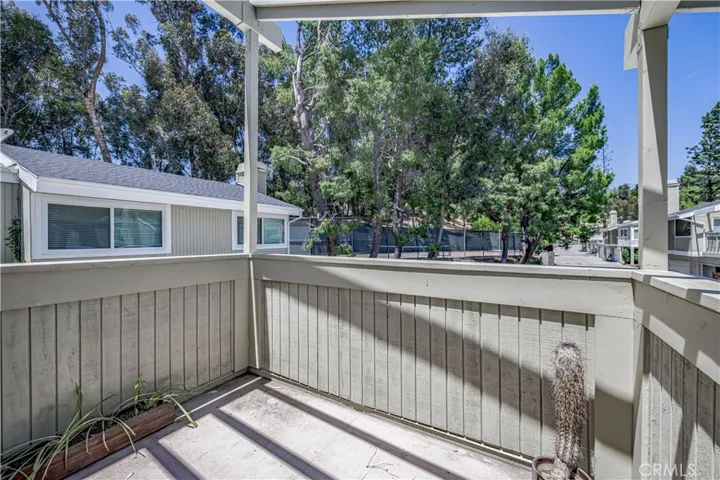 22137 Burbank Boulevard 7, Woodland Hills, California 91367