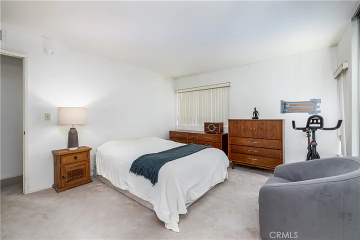 22137 Burbank Boulevard 7, Woodland Hills, California 91367