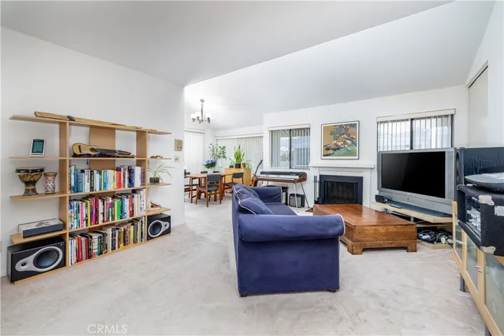 22137 Burbank Boulevard 7, Woodland Hills, California 91367