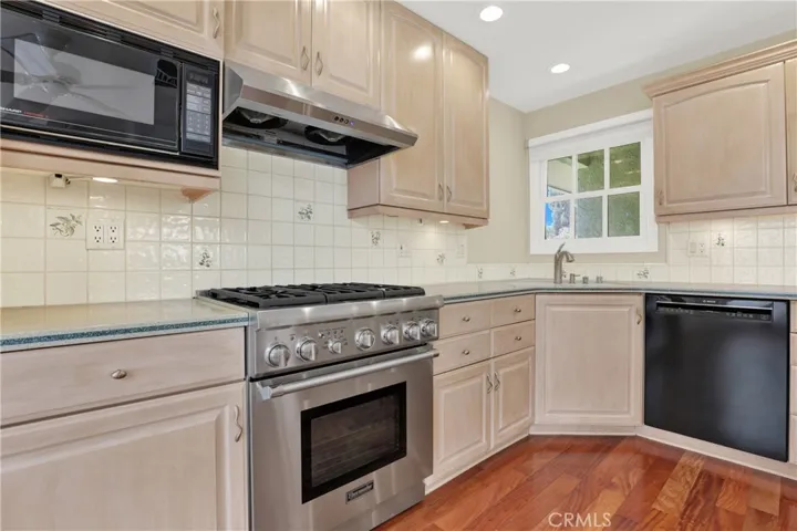 The kitchen has a Thermador gas range, convection oven, and a Bosch dishwasher
