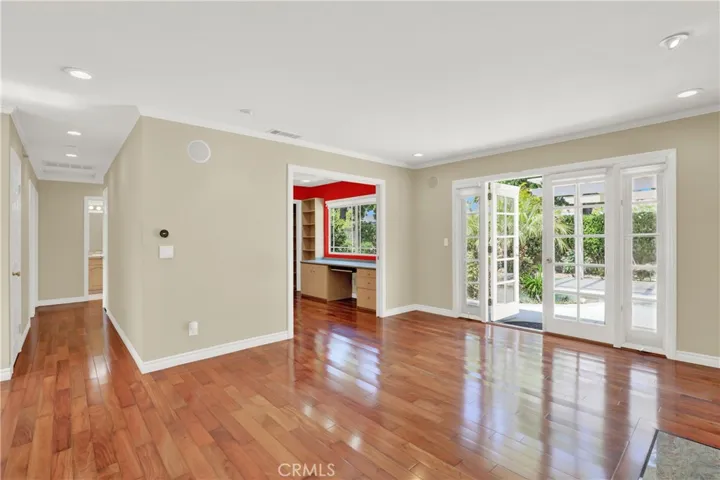 Gorgeous Brazilian Oak Hardwood flooring throughout the main living area
