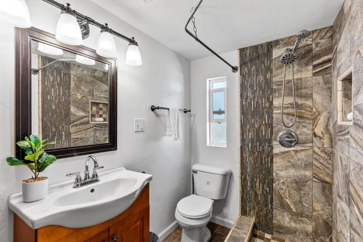 7509 Langley Canyon Road, Salinas, California 93907