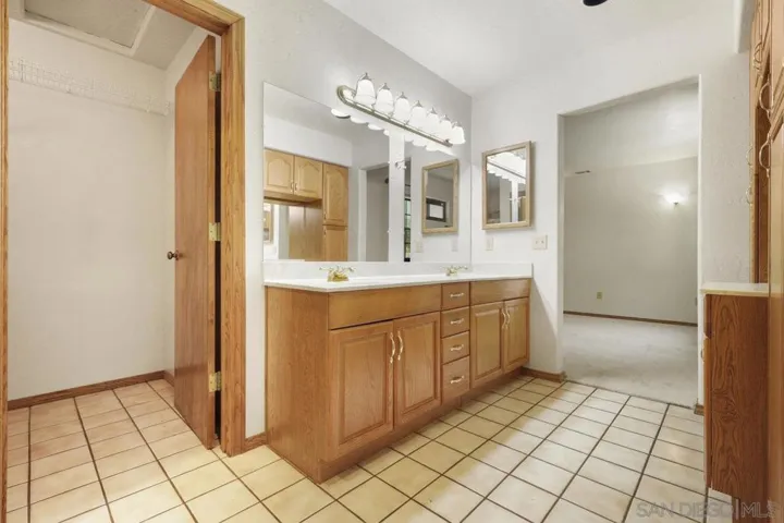 28116 Mountain Meadow Rd, Escondido, California 92026