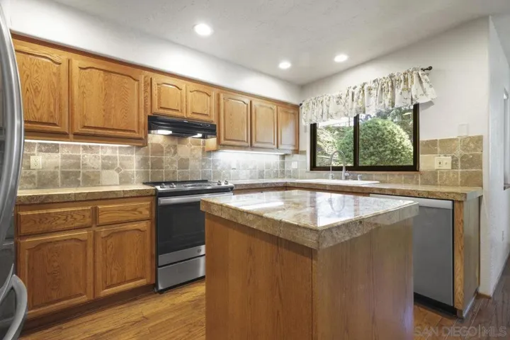 28116 Mountain Meadow Rd, Escondido, California 92026