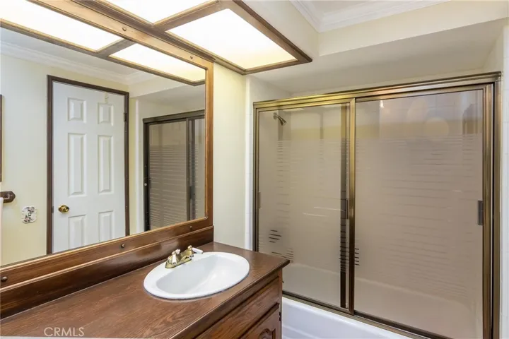 Hallway Bathroom upstairs