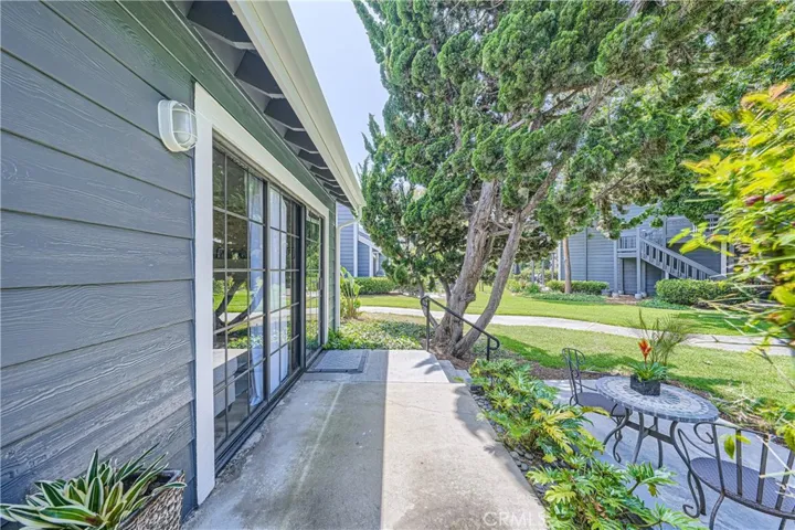 20065 Waterford Lane, Huntington Beach, California 92646