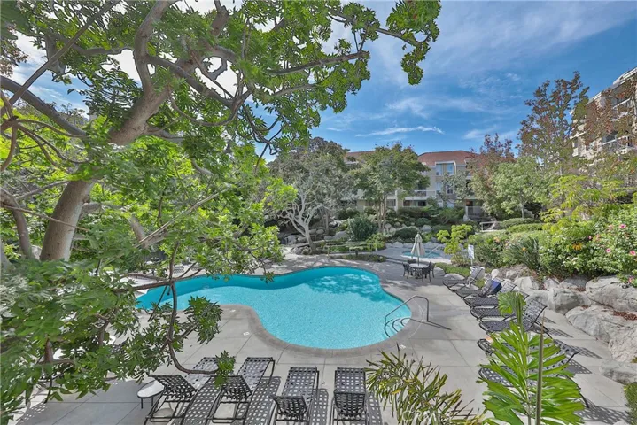 20065 Waterford Lane, Huntington Beach, California 92646