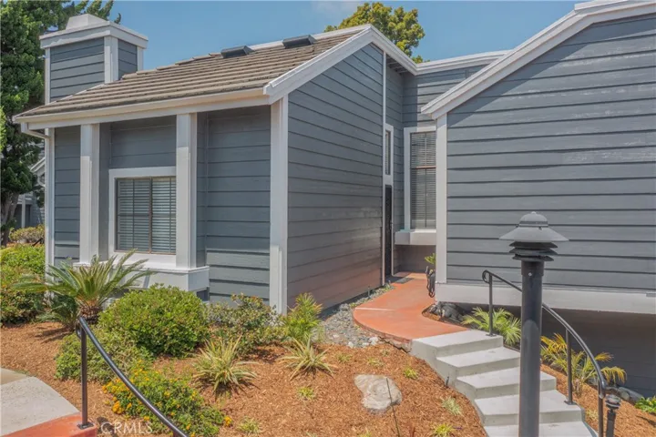 20065 Waterford Lane, Huntington Beach, California 92646