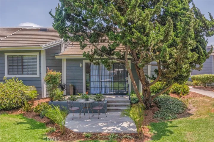 20065 Waterford Lane, Huntington Beach, California 92646