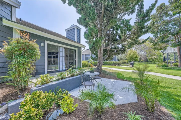 20065 Waterford Lane, Huntington Beach, California 92646