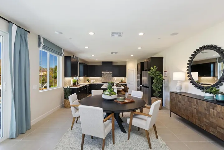012_Dining Area