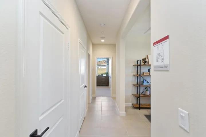 019_Hallway