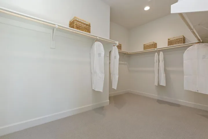 030_Walk In Closet
