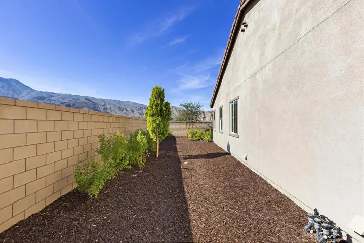 041_Side Yard