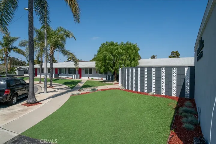 1762 Kenwood Place, Costa Mesa, California 92627