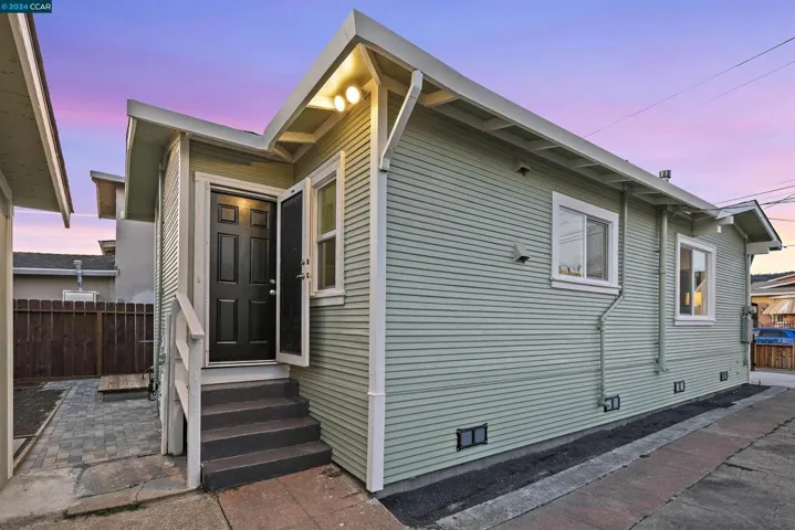 7207 Orral St, Oakland, California 94621