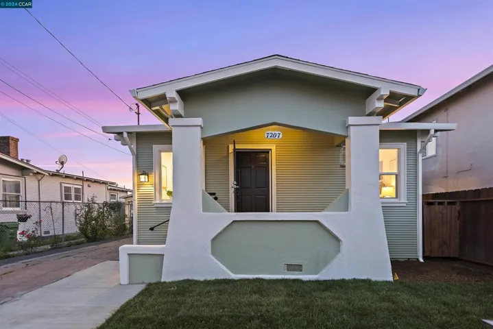 7207 Orral St, Oakland, California 94621