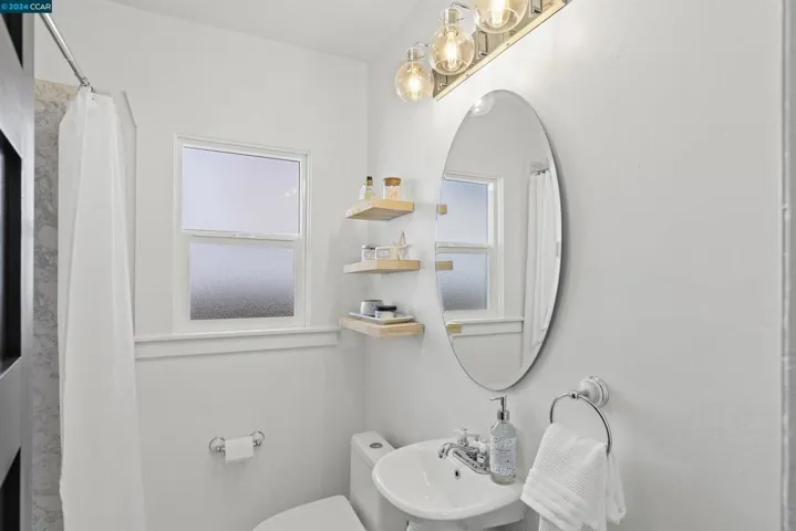 7207 Orral St, Oakland, California 94621