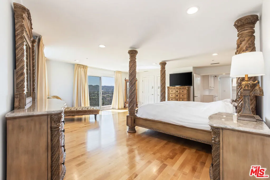 1957 Linda Flora Drive, Los Angeles, California 90077 home-pic-14