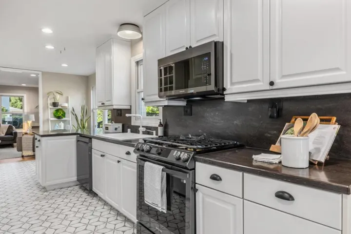 33 Ashler Avenue, Los Gatos, California 95030