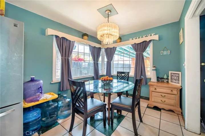 DININGROOM CLOSEUP