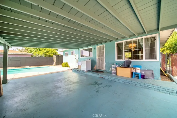 LARGE COVERED PATIO