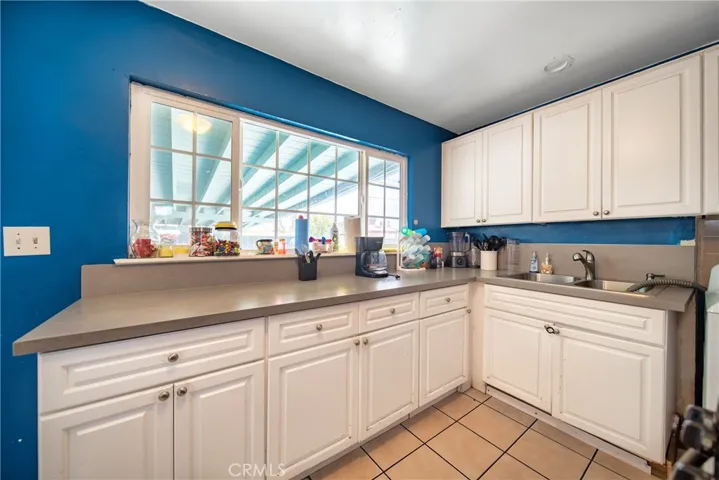 KITCHEN W/GRINATE COUNTERS