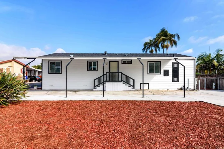 112 Greenwood Lane, Oceanside, California 92054