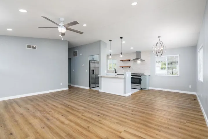 112 Greenwood Lane, Oceanside, California 92054