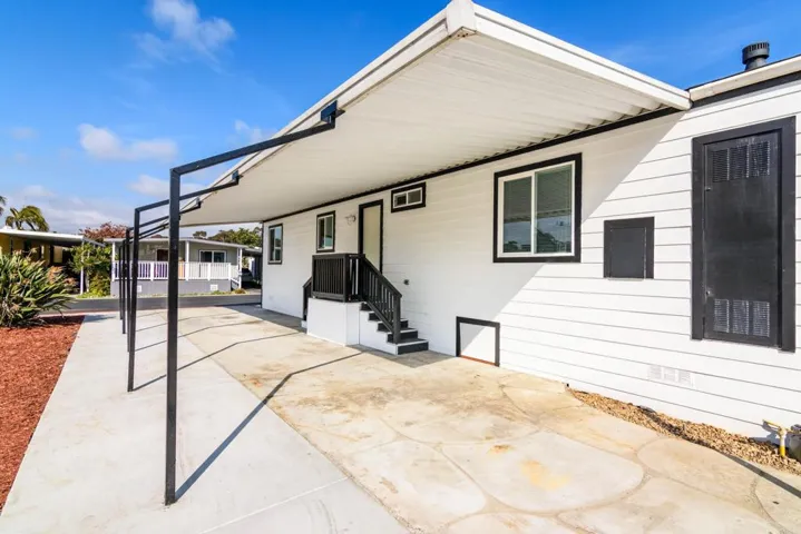 112 Greenwood Lane, Oceanside, California 92054
