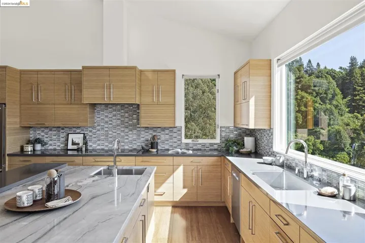 5695 Skyline Blvd, Oakland, California 94611