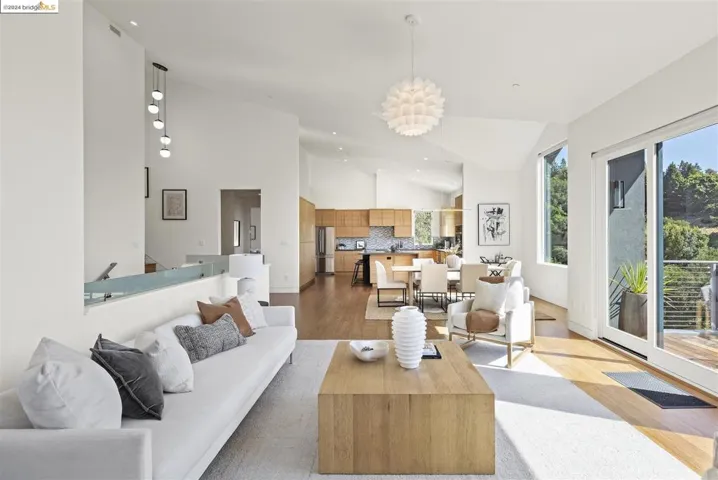 5695 Skyline Blvd, Oakland, California 94611