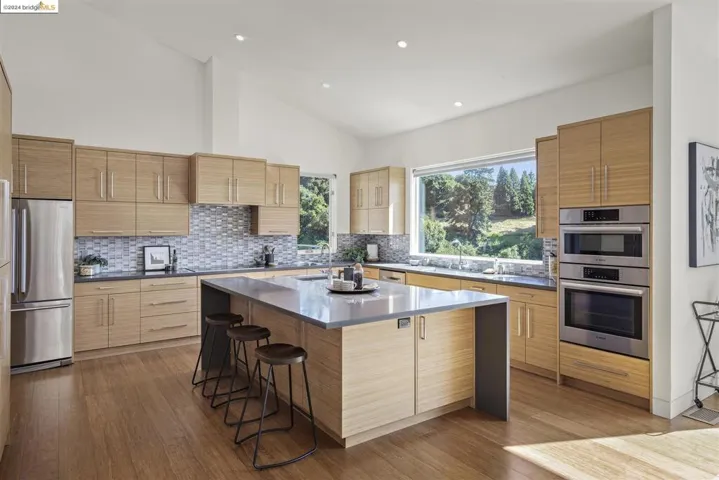 5695 Skyline Blvd, Oakland, California 94611