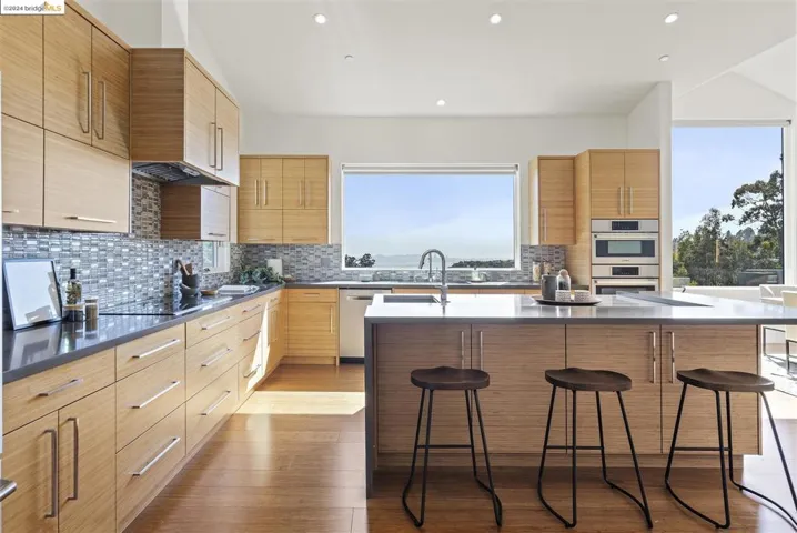 5695 Skyline Blvd, Oakland, California 94611