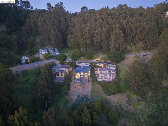 5695 Skyline Blvd, Oakland, California 94611