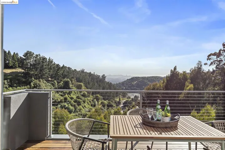 5695 Skyline Blvd, Oakland, California 94611