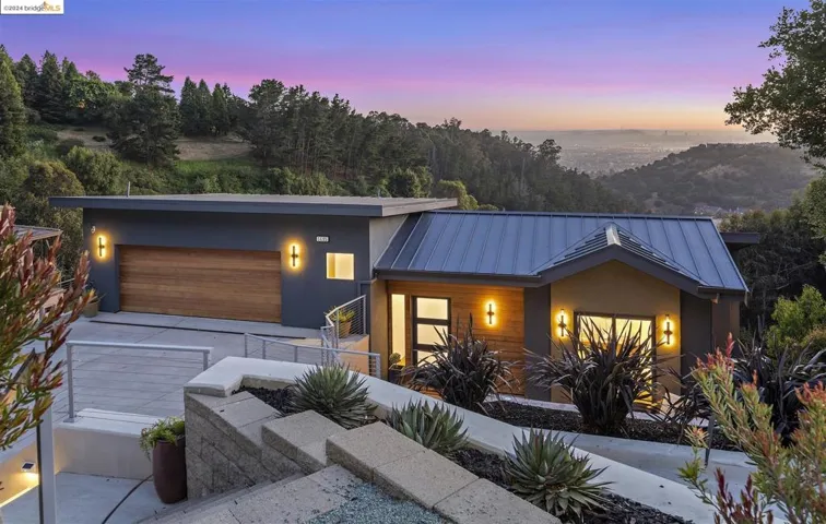 5695 Skyline Blvd, Oakland, California 94611