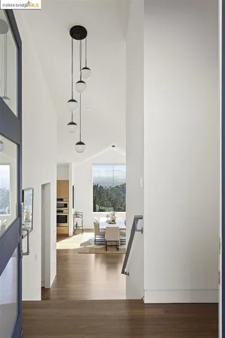 5695 Skyline Blvd, Oakland, California 94611