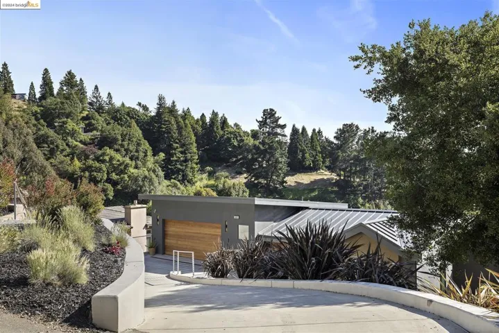 5695 Skyline Blvd, Oakland, California 94611