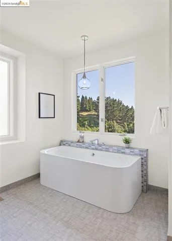 5695 Skyline Blvd, Oakland, California 94611