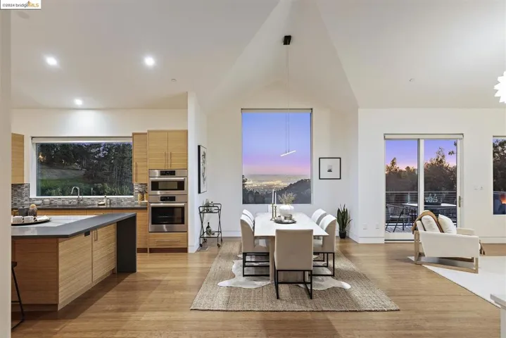 5695 Skyline Blvd, Oakland, California 94611