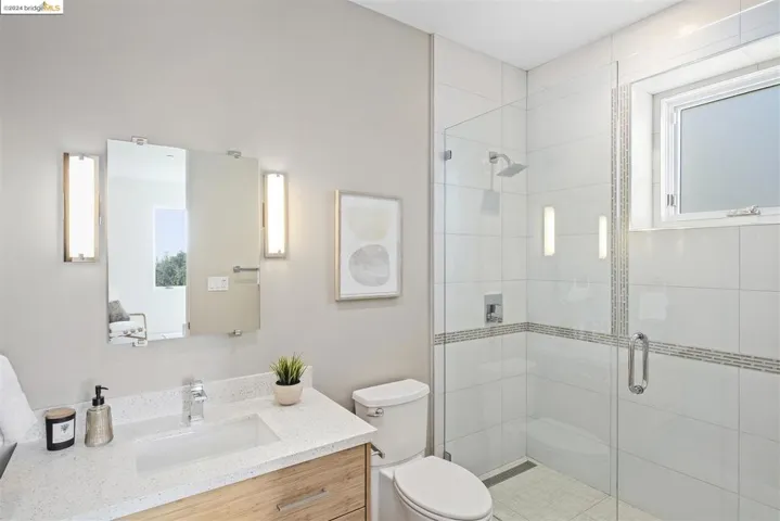 5695 Skyline Blvd, Oakland, California 94611