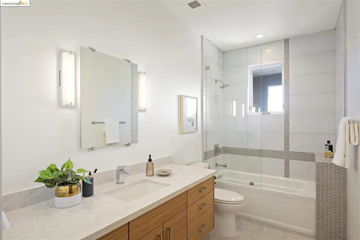 5695 Skyline Blvd, Oakland, California 94611