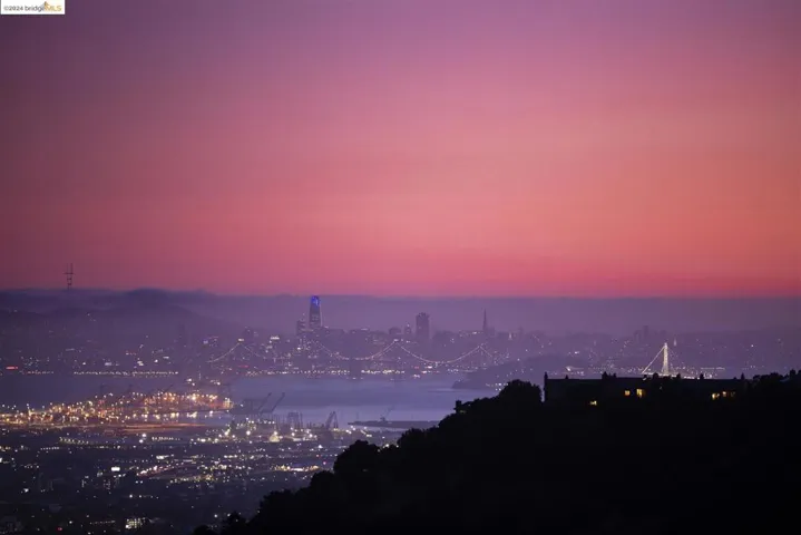 5695 Skyline Blvd, Oakland, California 94611