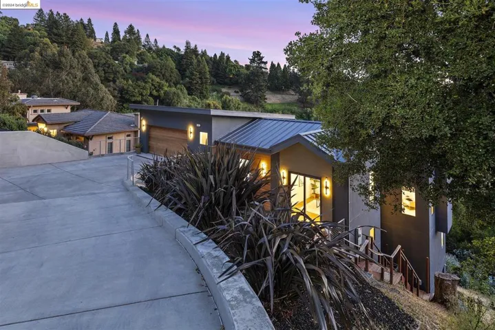5695 Skyline Blvd, Oakland, California 94611