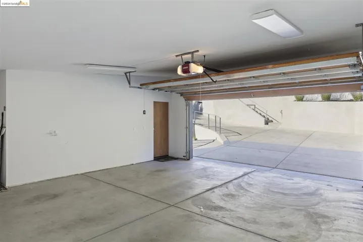 5695 Skyline Blvd, Oakland, California 94611