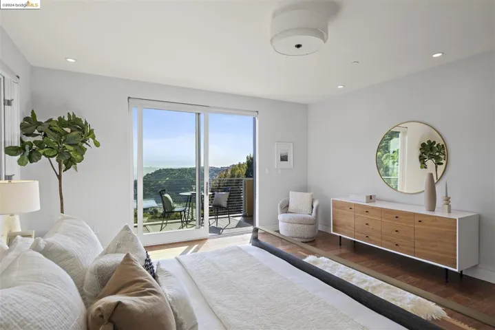 5695 Skyline Blvd, Oakland, California 94611