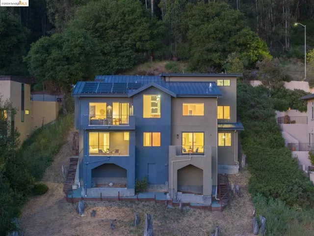5695 Skyline Blvd, Oakland, California 94611