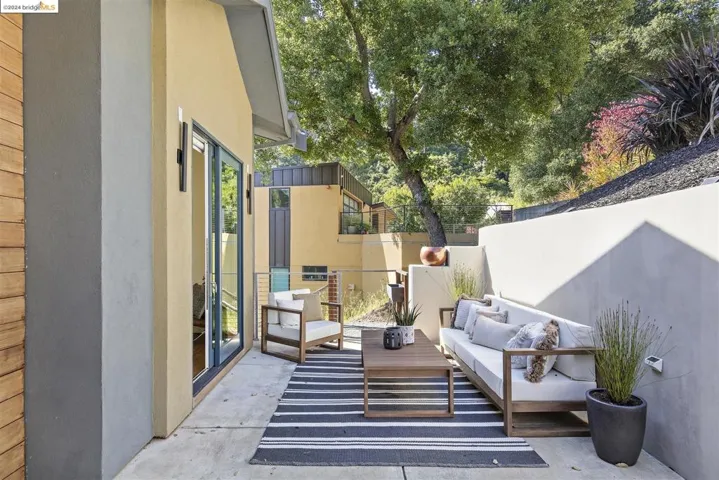 5695 Skyline Blvd, Oakland, California 94611